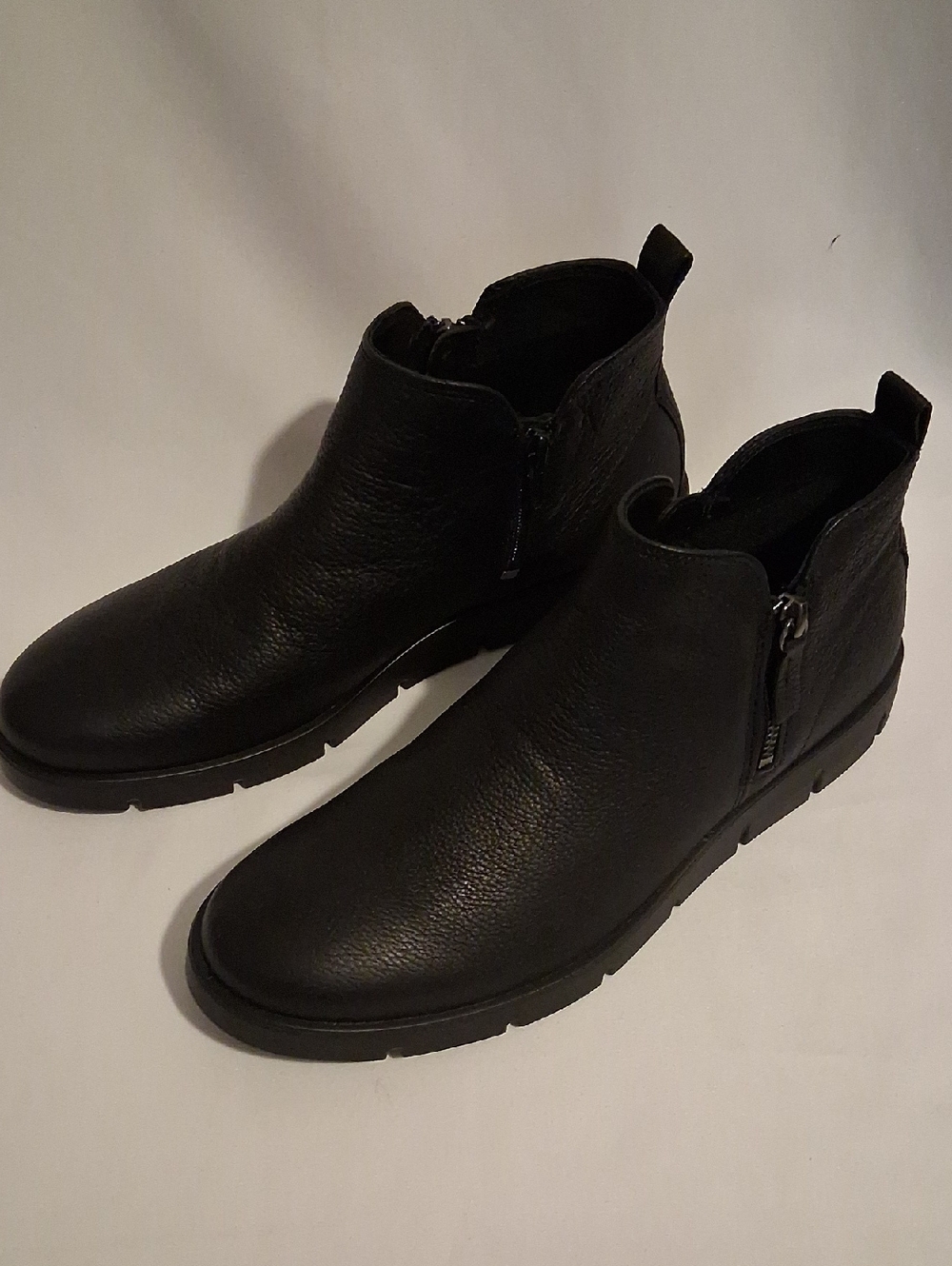 Ecco Women's Black Leather Boots with Side Zip Low Ankle 41 Sz 10.5